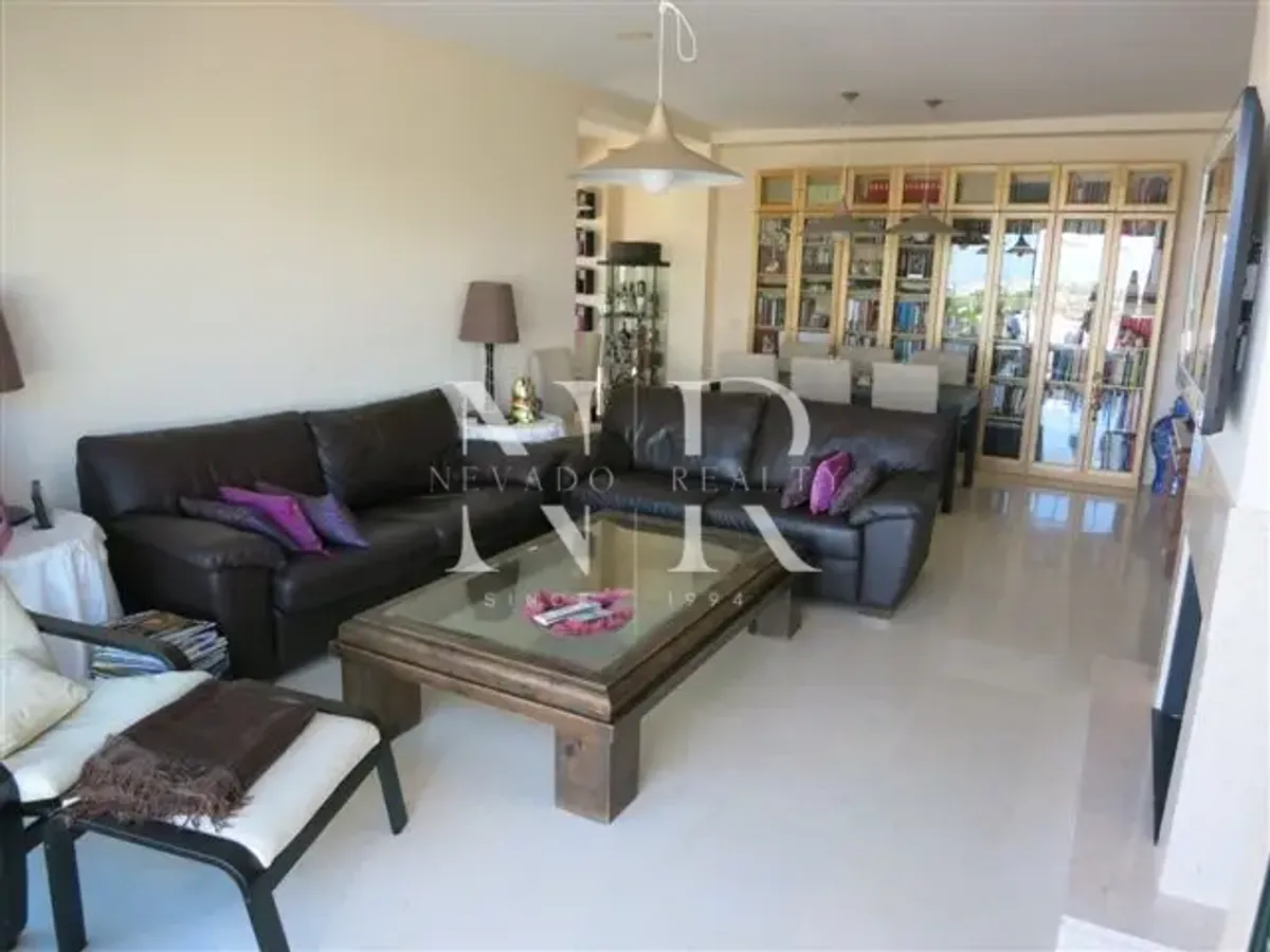 Penthouse in Capanes del Golf Urbanization with panoramic views for sale