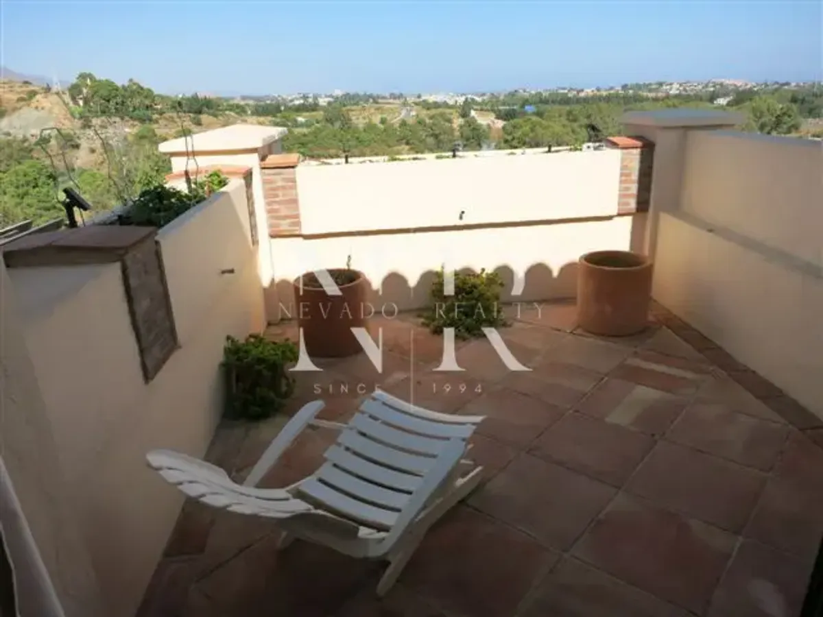 Penthouse in Capanes del Golf Urbanization with panoramic views for sale