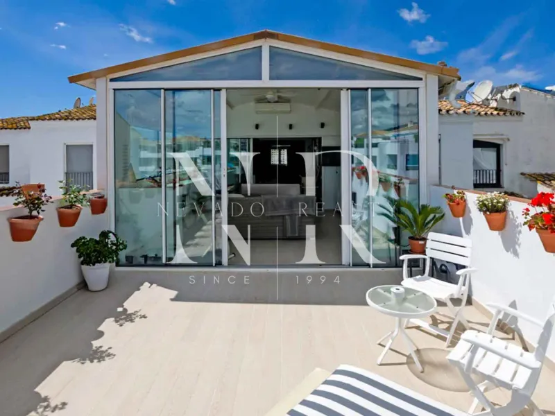 Penthouse for sale in Jardines de Banús Urbanization