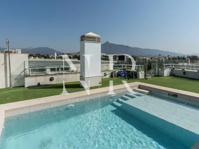 Penthouse with sea views in Embrujo de Banús, Marbella for sale