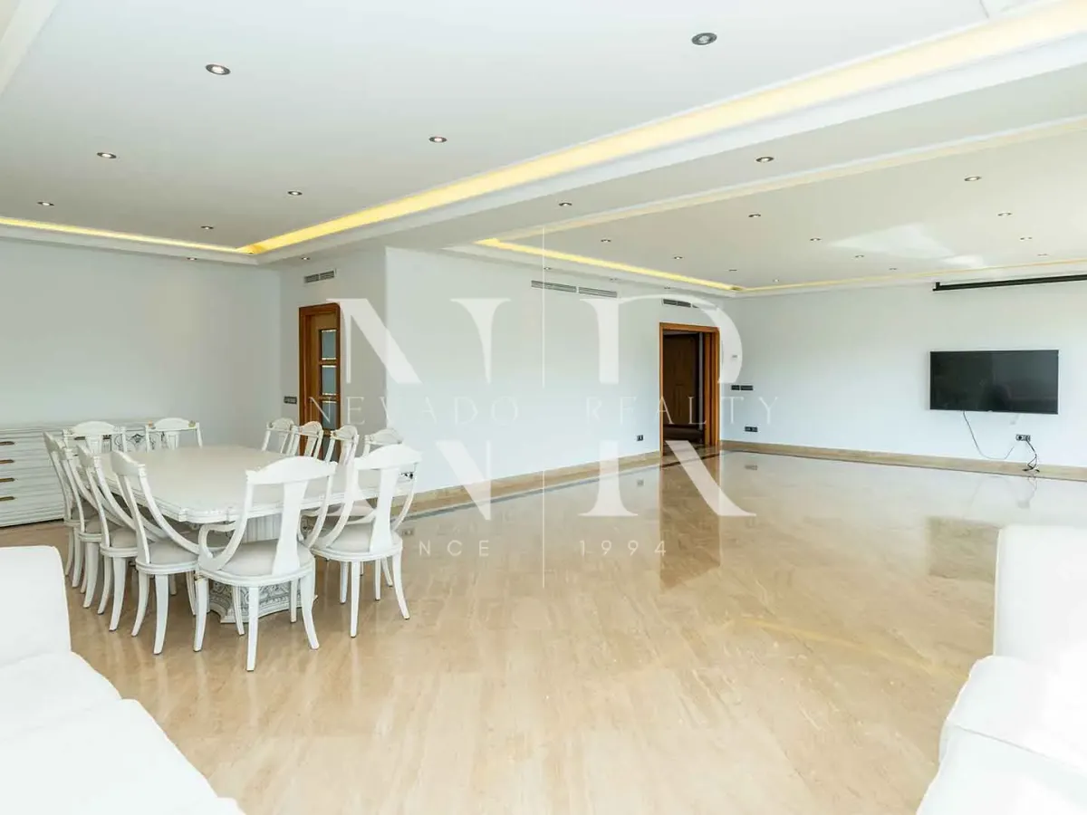 Penthouse with sea views in Embrujo de Banús, Marbella for sale