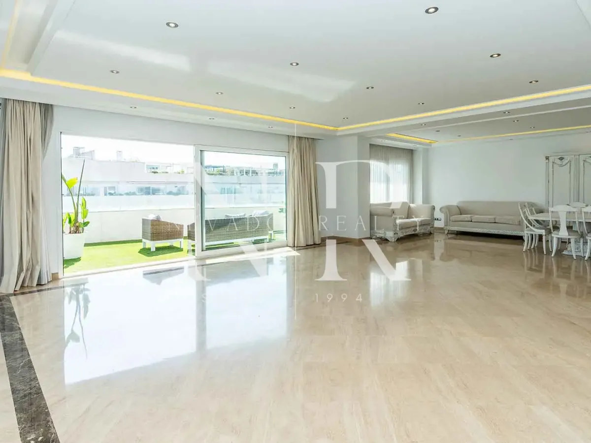 Penthouse with sea views in Embrujo de Banús, Marbella for sale