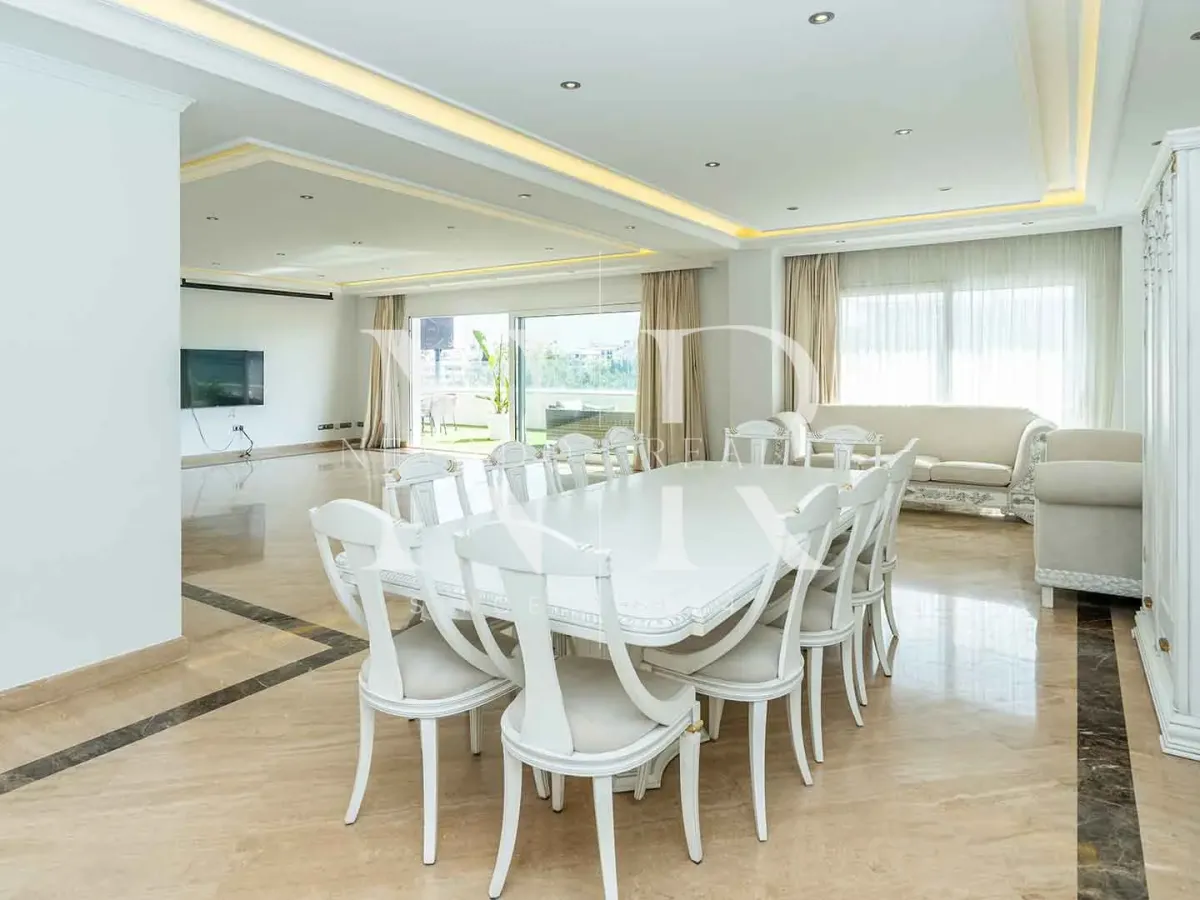 Penthouse with sea views in Embrujo de Banús, Marbella for sale