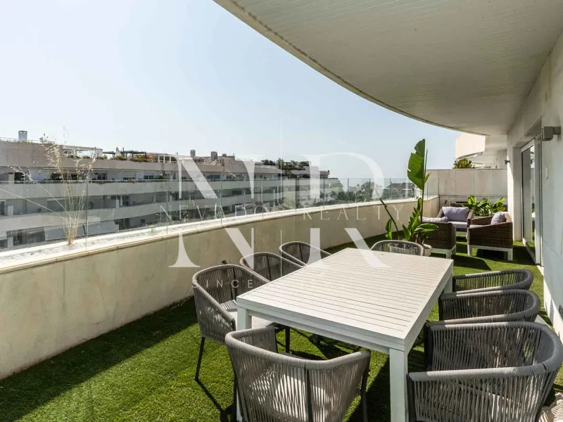Penthouse with sea views in Embrujo de Banús, Marbella for sale