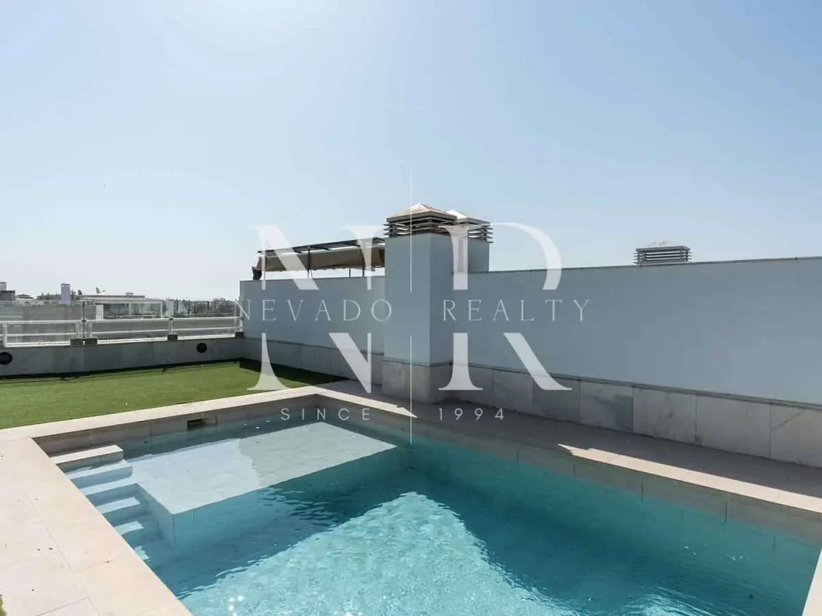 Penthouse with sea views in Embrujo de Banús, Marbella for sale