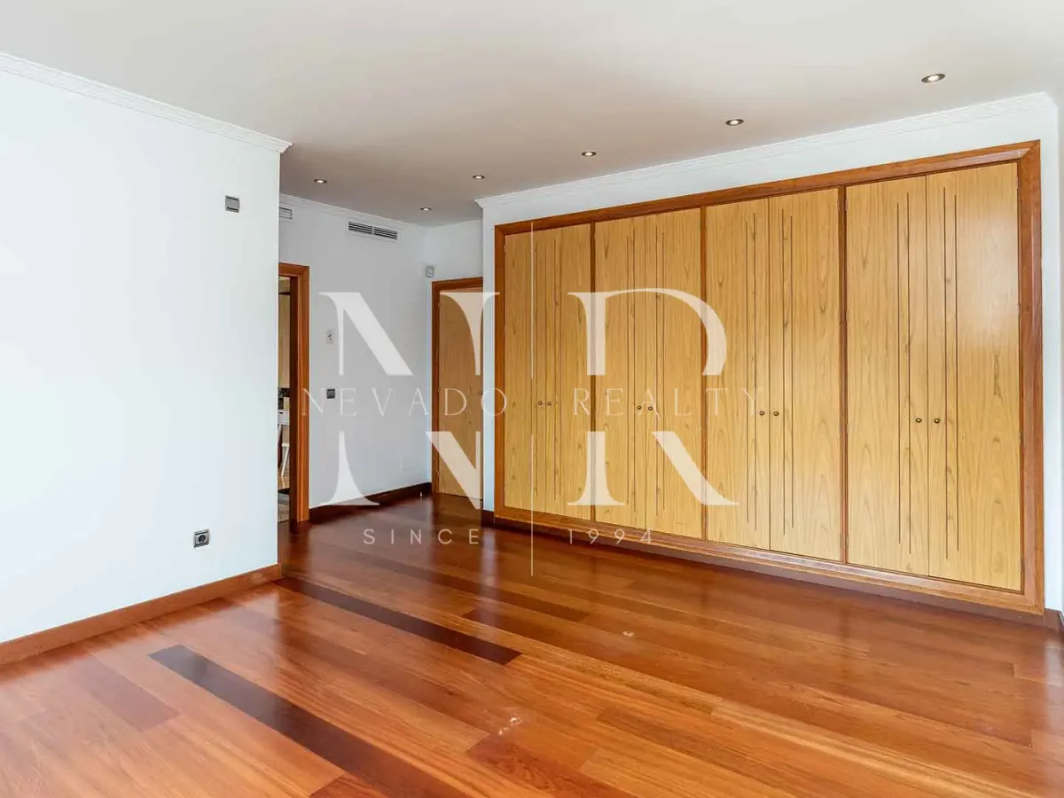 Penthouse with sea views in Embrujo de Banús, Marbella for sale