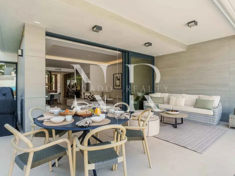 Semi-detached house for sale in Banús Bay Urbanization, just minutes from the beach