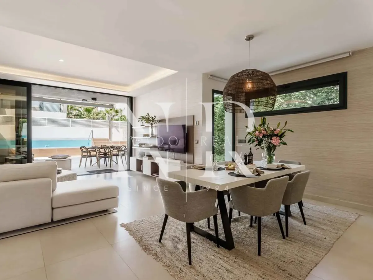 Semi-detached house for sale in Banús Bay Urbanization, just minutes from the beach