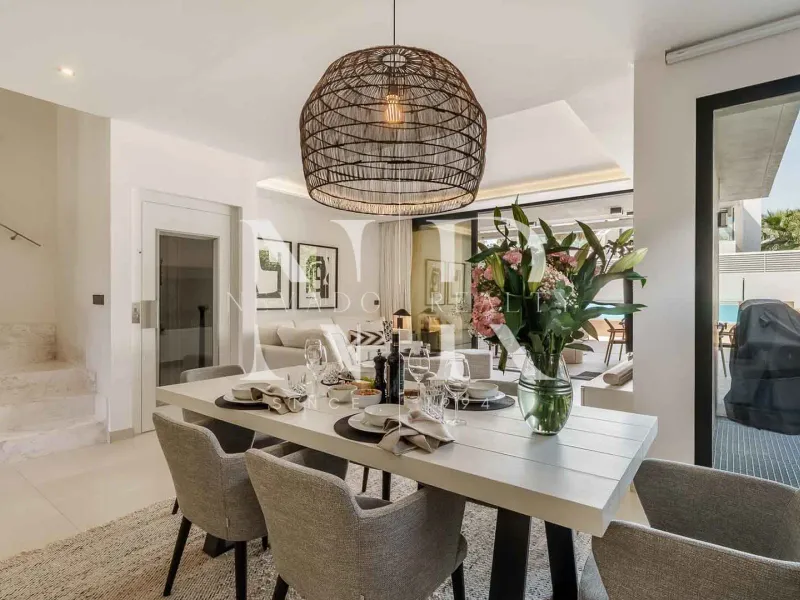 Semi-detached house for sale in Banús Bay Urbanization, just minutes from the beach