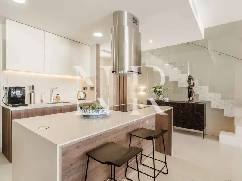 Semi-detached house for sale in Banús Bay Urbanization, just minutes from the beach