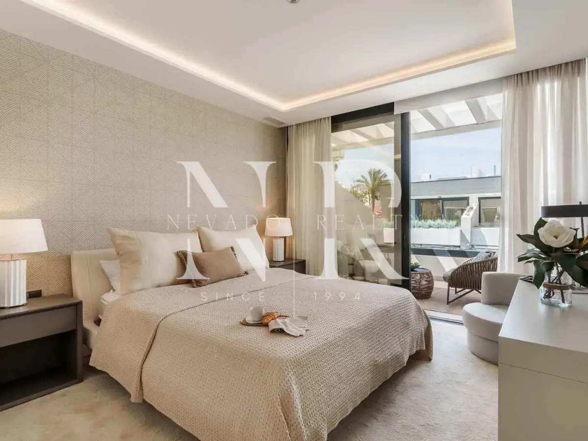 Semi-detached house for sale in Banús Bay Urbanization, just minutes from the beach