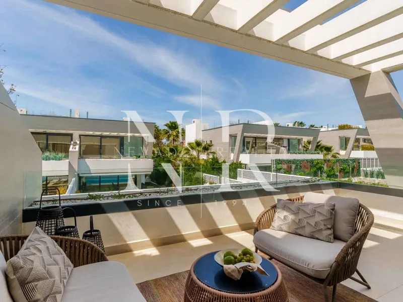 Semi-detached house for sale in Banús Bay Urbanization, just minutes from the beach