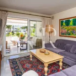Frontline beach flat in Los Granados de Banús I for sale 5