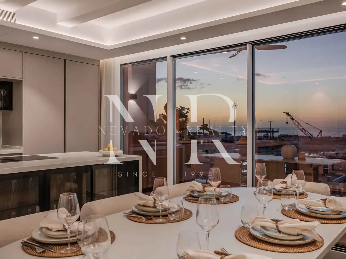 Frontline penthouse in Puerto Banús with panoramic views for sale