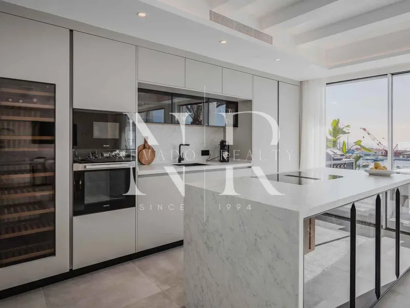 Frontline penthouse in Puerto Banús with panoramic views for sale