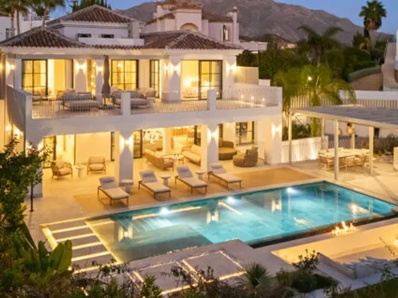 Villa Mira - Luxury Andalusian-Style Villa in El Herrojo, La Quinta