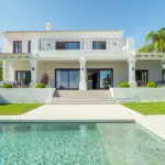 Villa Elba - Frontline Golf Renovated Luxury Villa in Los Naranjos, Nueva Andalucía 10