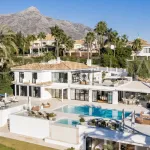 Villa Elba - Frontline Golf Renovated Luxury Villa in Los Naranjos, Nueva Andalucía 14