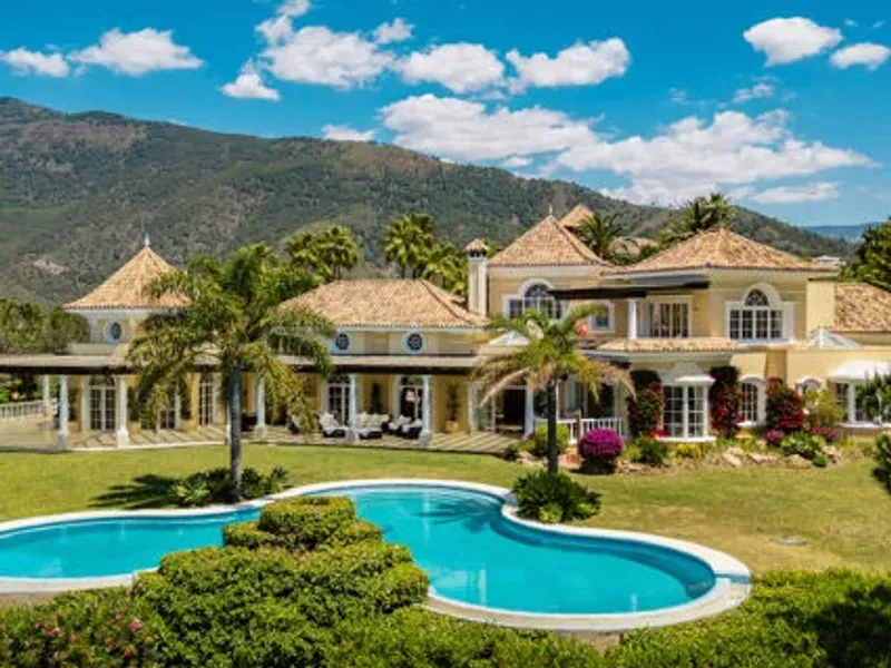 Casa Olea - Brand-New Contemporary Villa with Sea Views in La Zagaleta