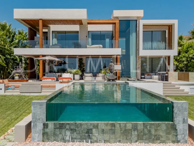 Villa Quantum - Luxury 6-Bedroom Villa with Sea & Golf Views in Los Flamingos