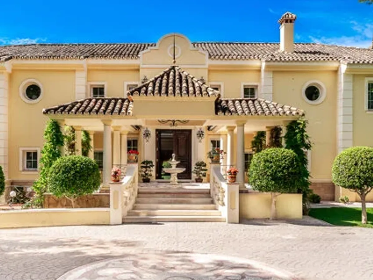 Villa Serenata - Elegant Mediterranean Villa with Timeless Charm in Sierra Blanca, Marbella’s Golden Mile