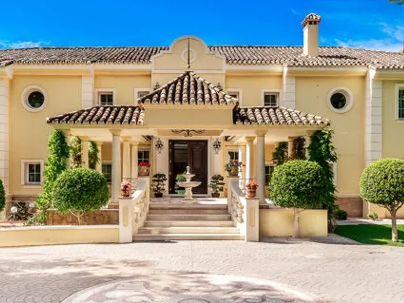 Villa Serenata - Elegant Mediterranean Villa with Timeless Charm in Sierra Blanca, Marbella’s Golden Mile