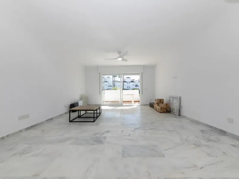 Estepona, New golden mile - Lovely 3 bedroom apartment for long term rental in Urbanization Sun Beach