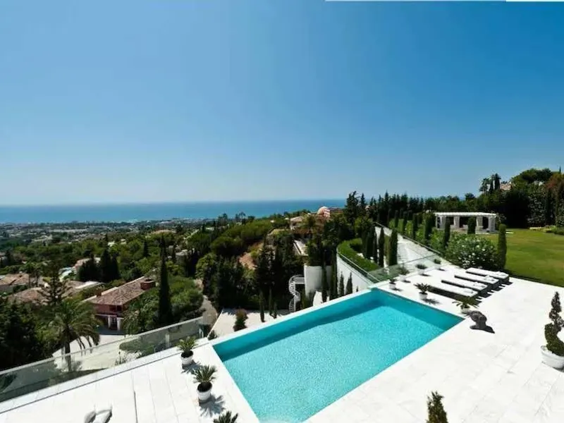 Luxury Marbella villa available for weekly rent with stunning views to the sea.