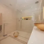 Luxury Marbella villa available for weekly rent with stunning views to the sea. 3