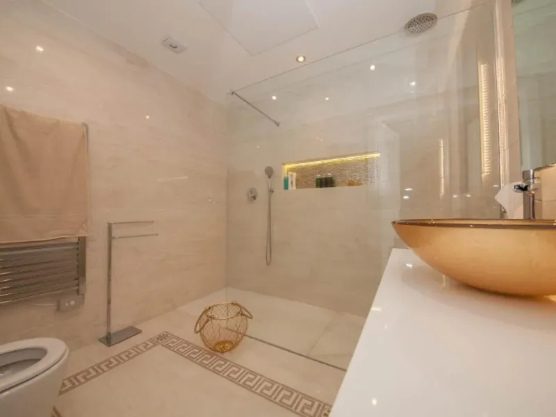 Luxury Marbella villa available for weekly rent with stunning views to the sea.