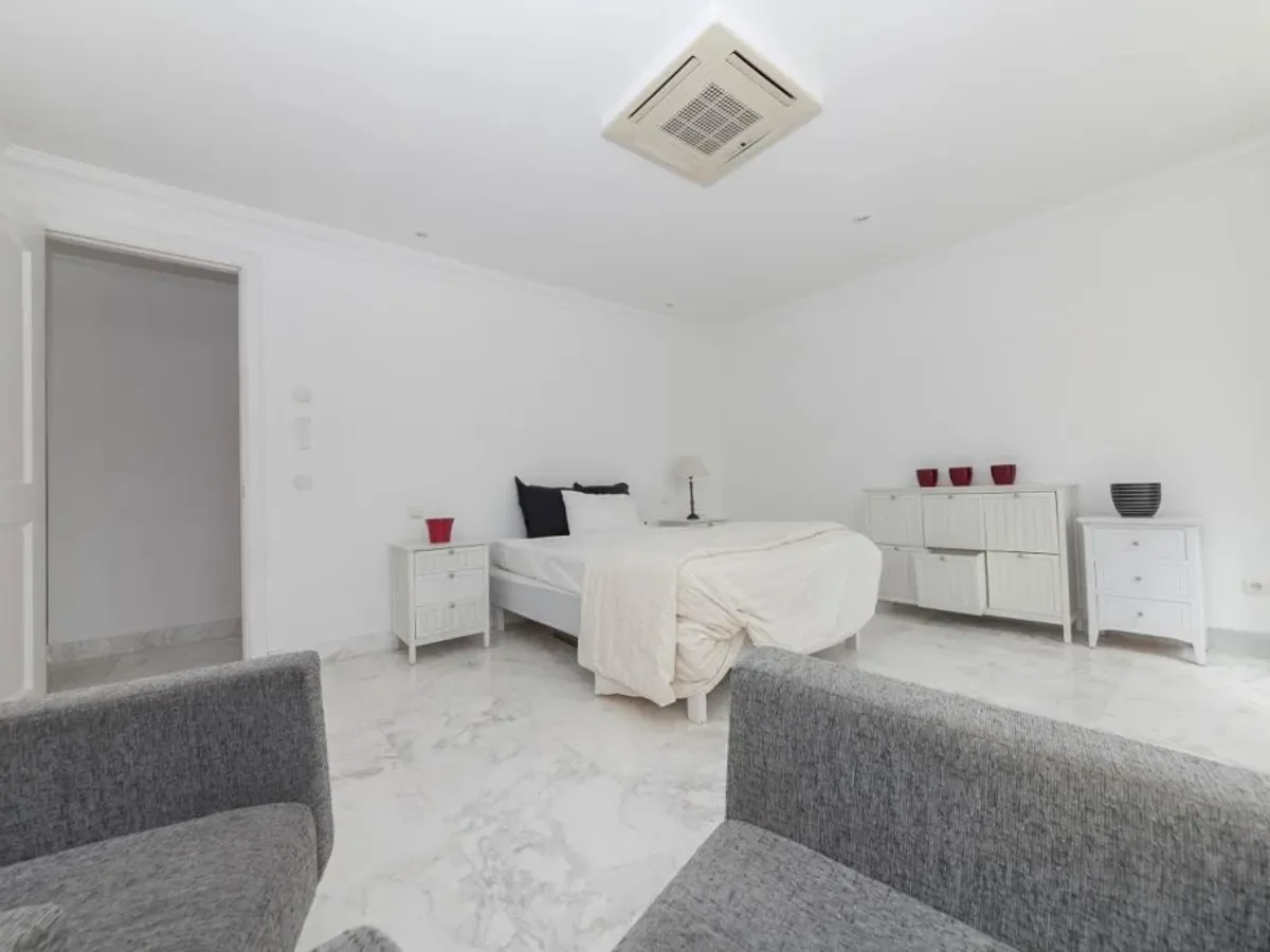 Luxury Marbella villa available for weekly rent with stunning views to the sea.