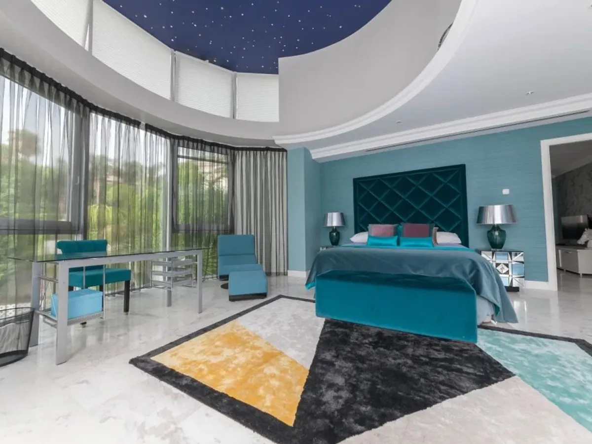 Luxury Marbella villa available for weekly rent with stunning views to the sea.