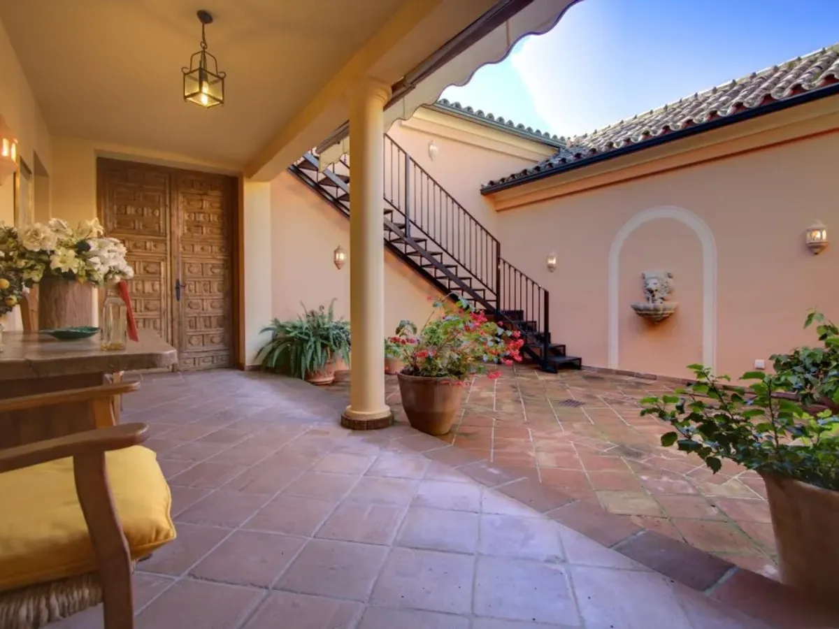 Cascadas de Camojan - Discreet Cortijo style home in one of Marbella's most prestigious locations.
