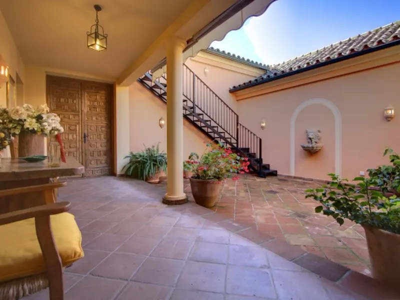 Cascadas de Camojan - Discreet Cortijo style home in one of Marbella's most prestigious locations.