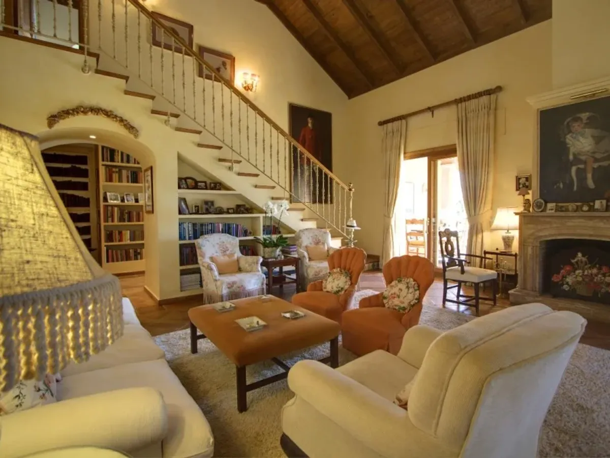 Cascadas de Camojan - Discreet Cortijo style home in one of Marbella's most prestigious locations.