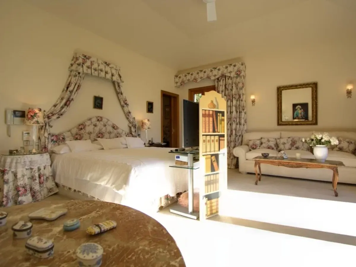 Cascadas de Camojan - Discreet Cortijo style home in one of Marbella's most prestigious locations.