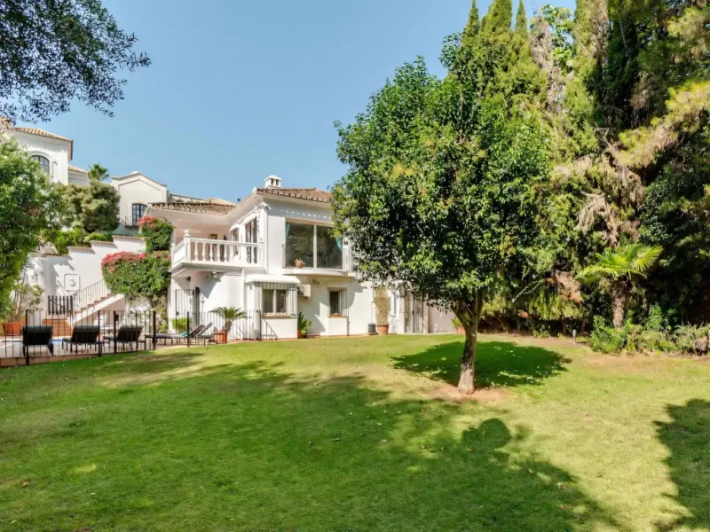 4 bedroom villa for sale in Nagüeles, Marbella on the Costa del Sol