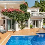 4 bedroom villa for sale in Nagüeles, Marbella on the Costa del Sol 2