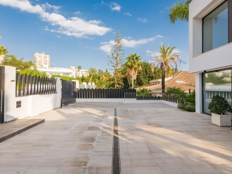 Detached Villa in Las Brisas