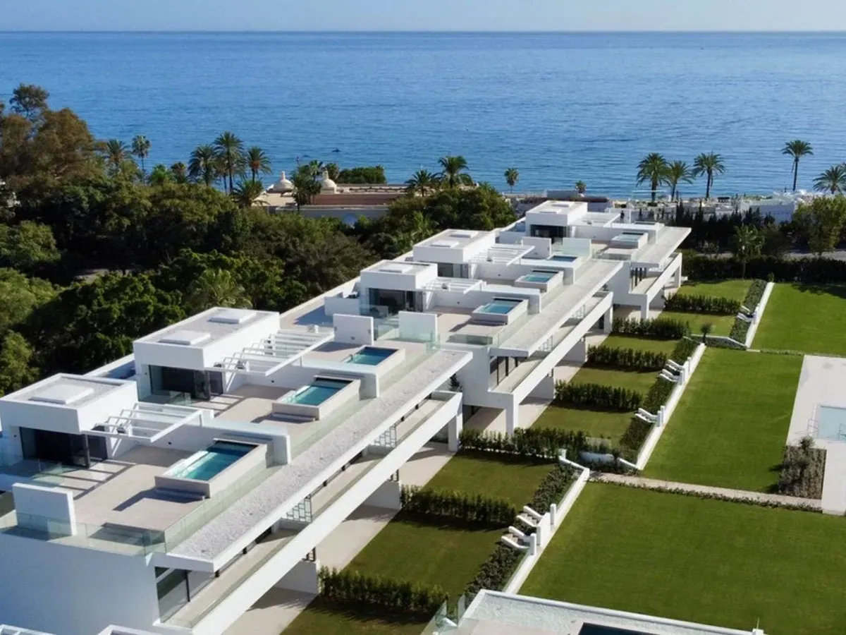 Semi-Detached House in The Golden Mile