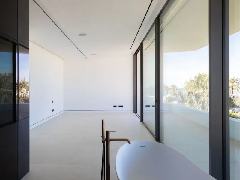 Semi-Detached House in The Golden Mile