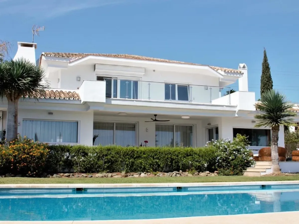 Detached Villa in El Paraiso