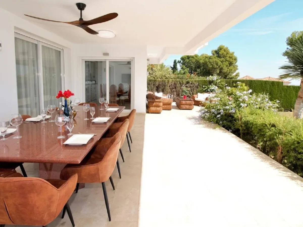 Detached Villa in El Paraiso