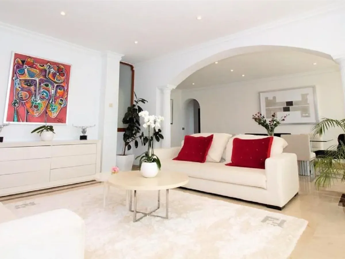 Detached Villa in El Paraiso