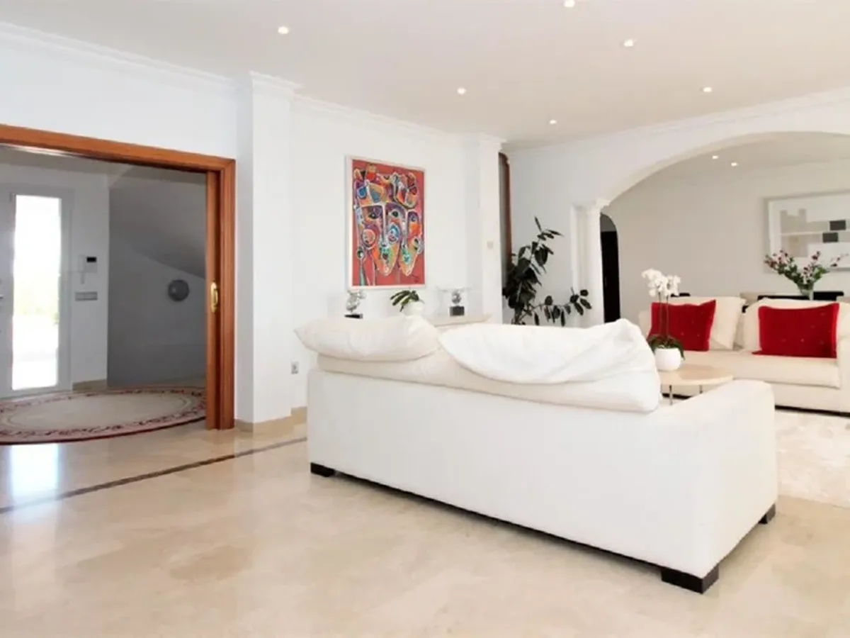 Detached Villa in El Paraiso