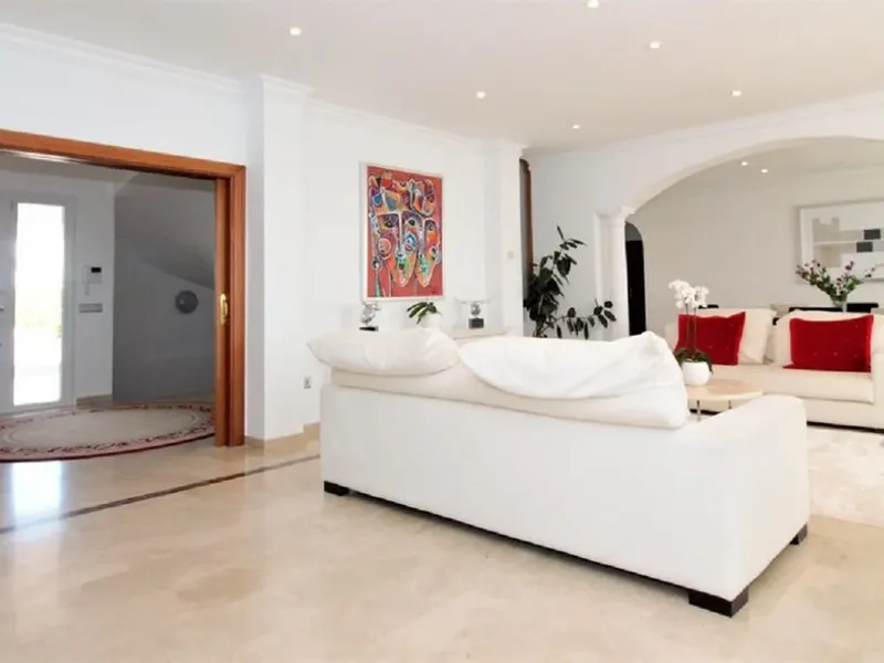 Detached Villa in El Paraiso