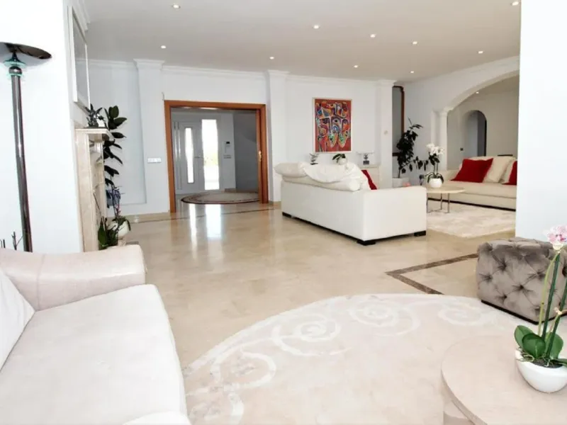 Detached Villa in El Paraiso