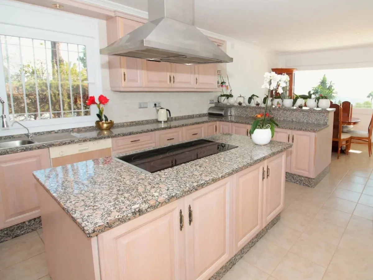 Detached Villa in El Paraiso