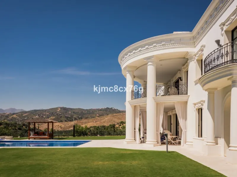 Detached Villa in Hacienda Las Chapas