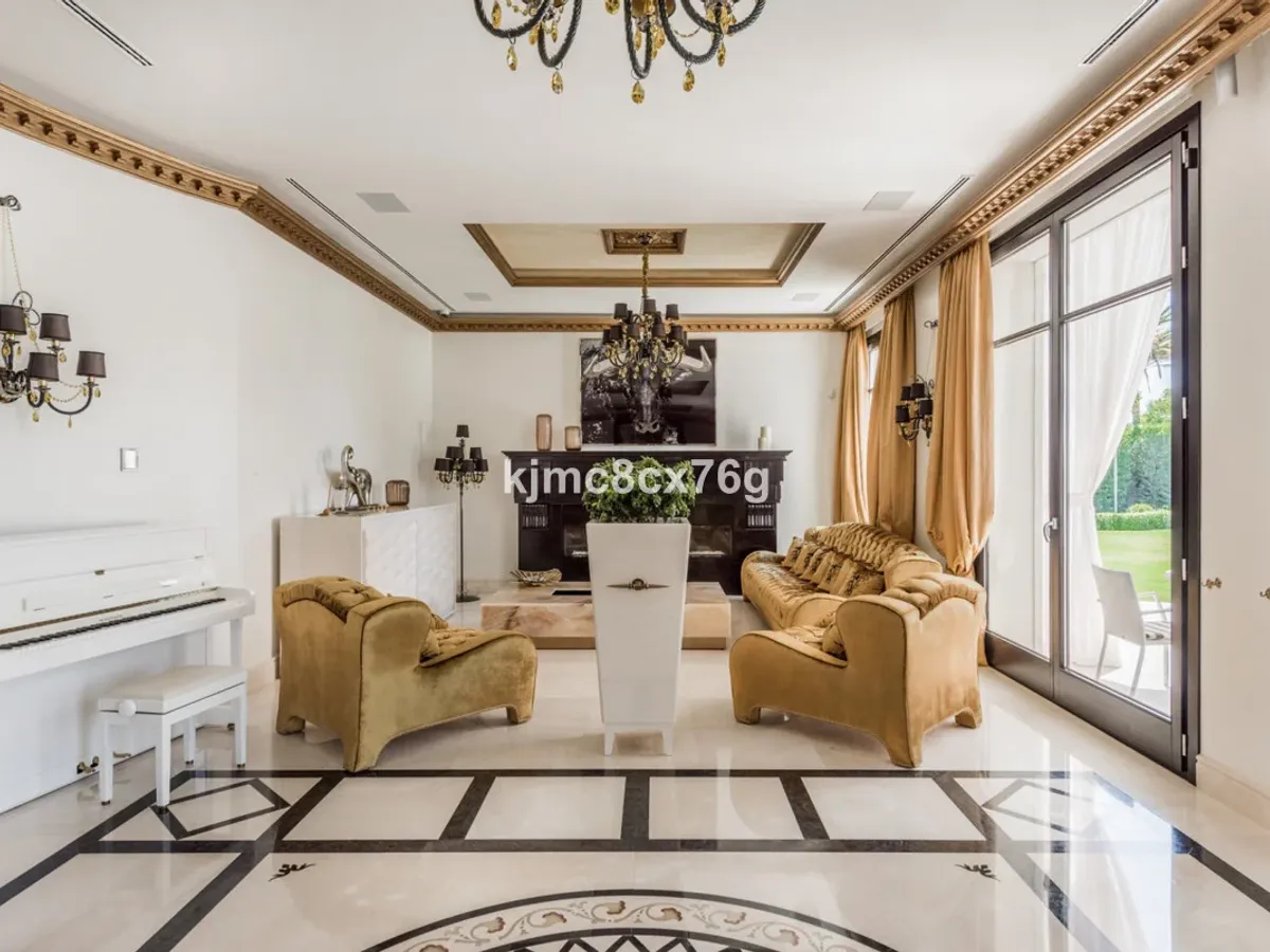 Detached Villa in Hacienda Las Chapas